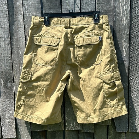 The North Face Shorts size 32 - Picture 6 of 8